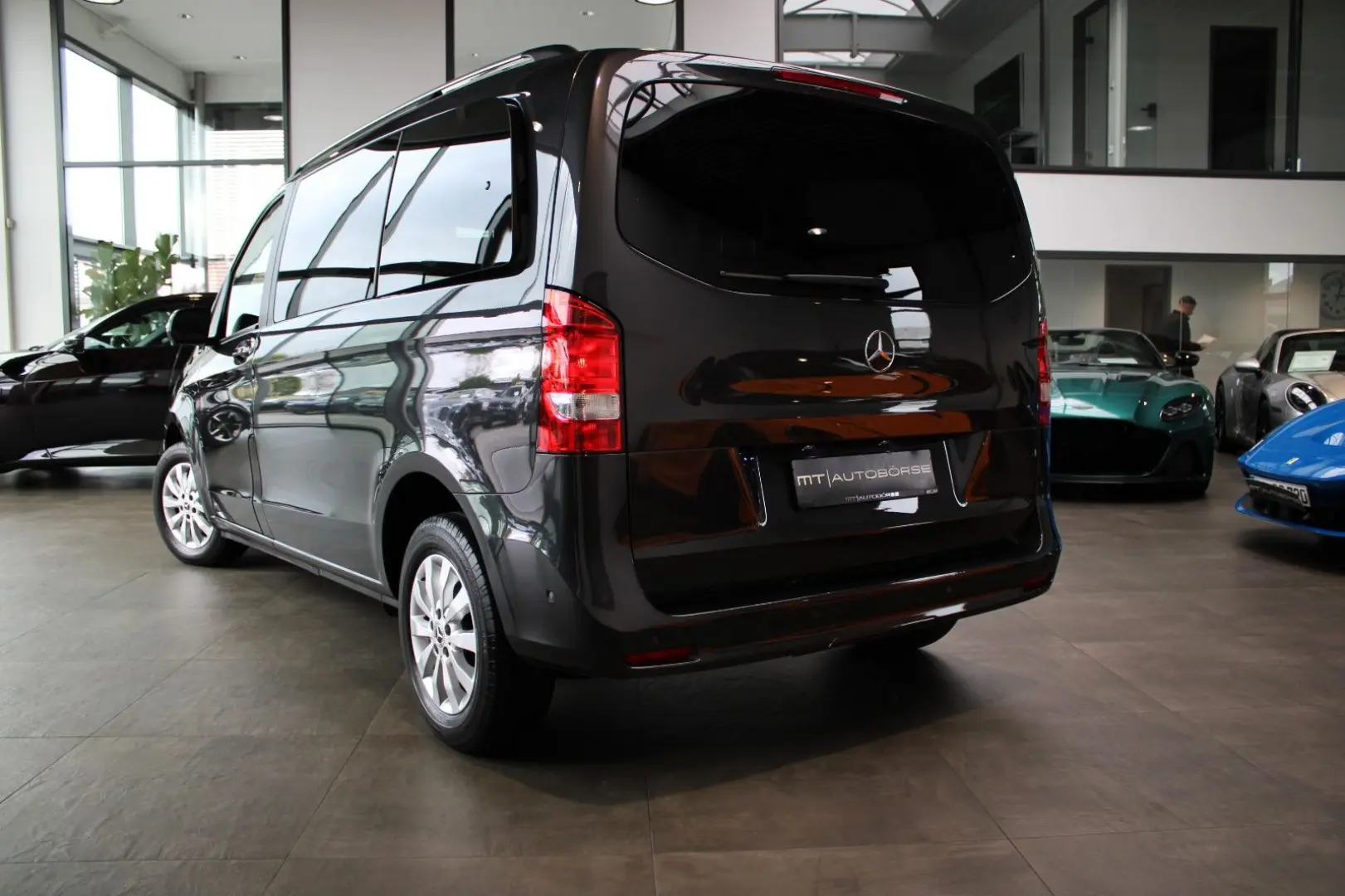 V 220d 9G  RISE  Kompakt Navi Kamera Liege-Paket