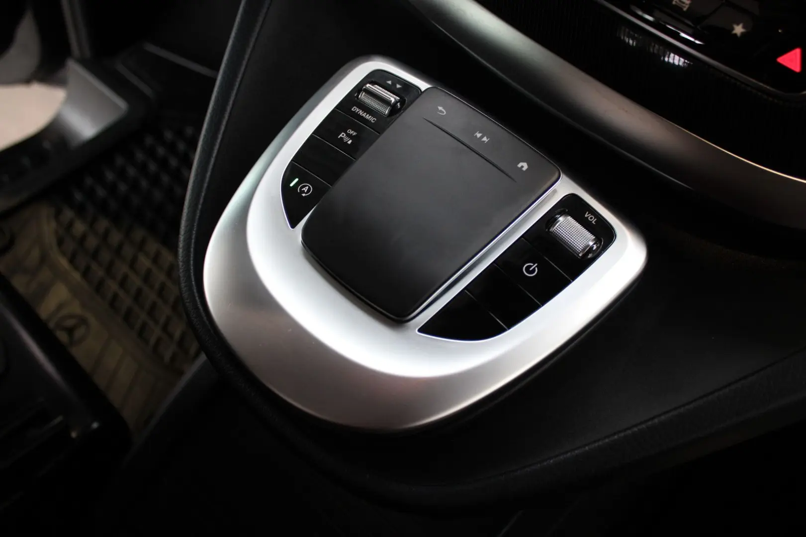 V 220d 9G  RISE  Kompakt Navi Kamera Liege-Paket