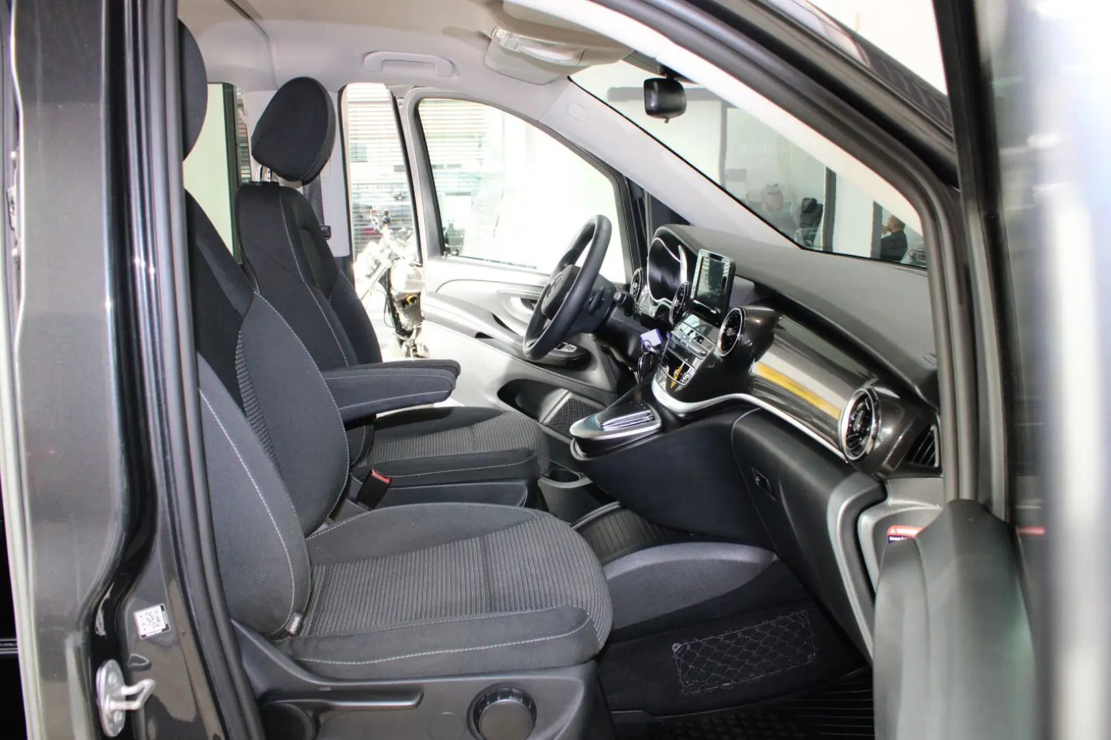 V 220d 9G  RISE  Kompakt Navi Kamera Liege-Paket