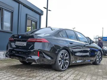 550e xDrive Limousine M Sport Pano AHK Shz v hi.