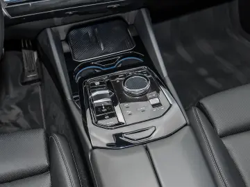 550e xDrive Limousine M Sport Pano AHK Shz v hi.