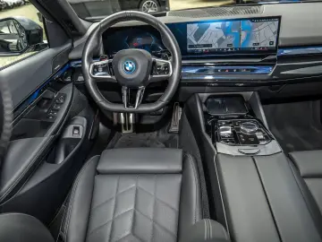 550e xDrive Limousine M Sport Pano AHK Shz v hi.