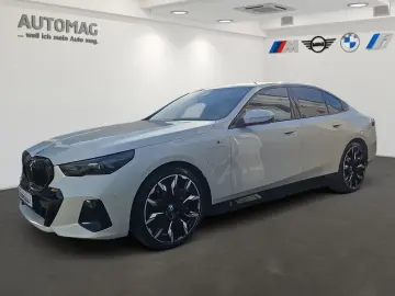 550e xDrive Limousine DrivAssProf ParkAss Pano B