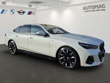 550e xDrive Limousine DrivAssProf ParkAss Pano B