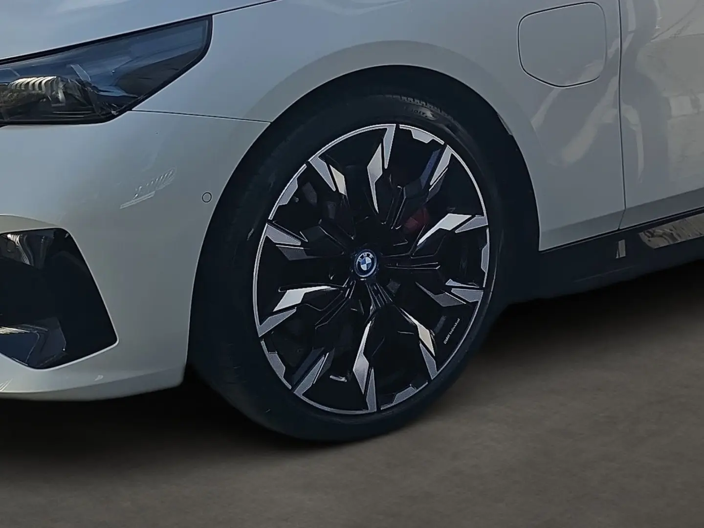 550e xDrive Limousine DrivAssProf ParkAss Pano B