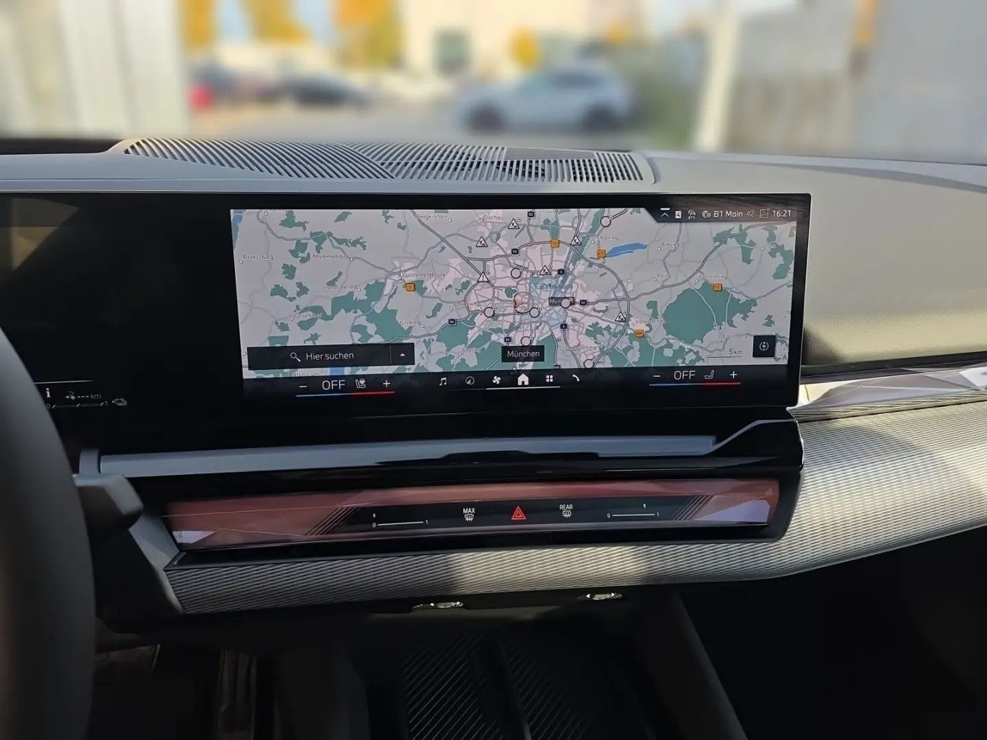 550e xDrive Limousine DrivAssProf ParkAss Pano B