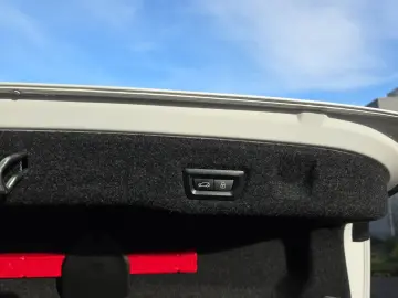 550e xDrive Limousine DrivAssProf ParkAss Pano B