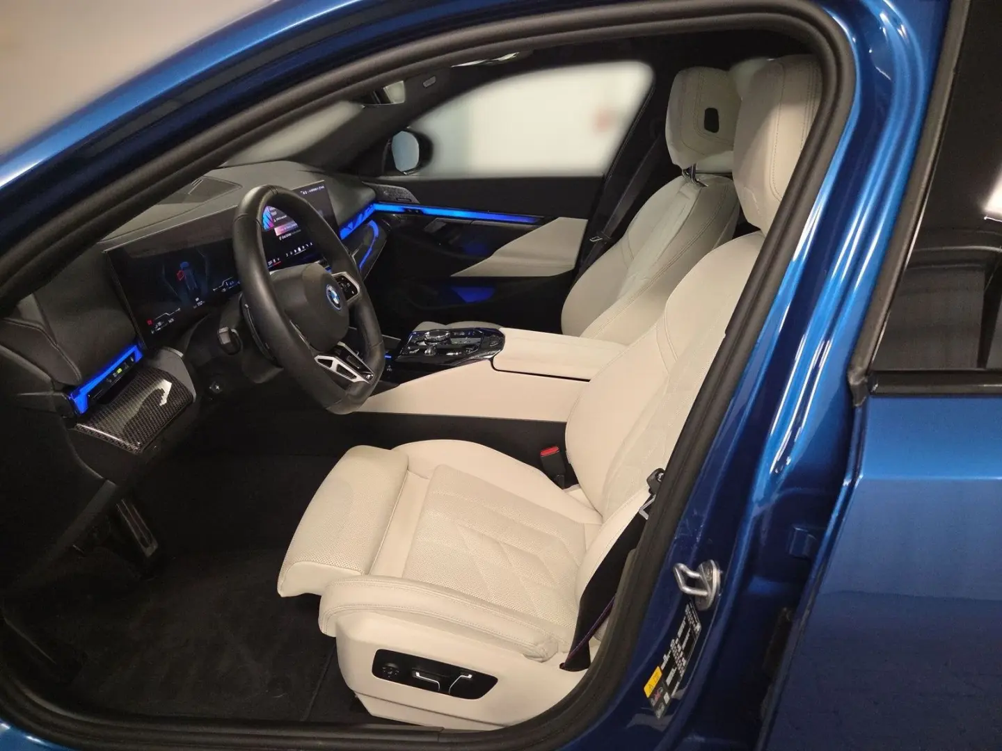 550e xDrive Sonderlack PanoDach M-SportPro M-Sha