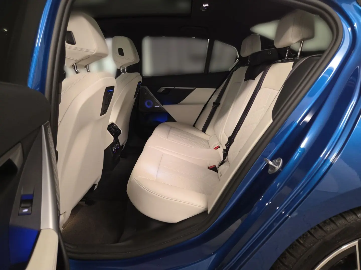 550e xDrive Sonderlack PanoDach M-SportPro M-Sha