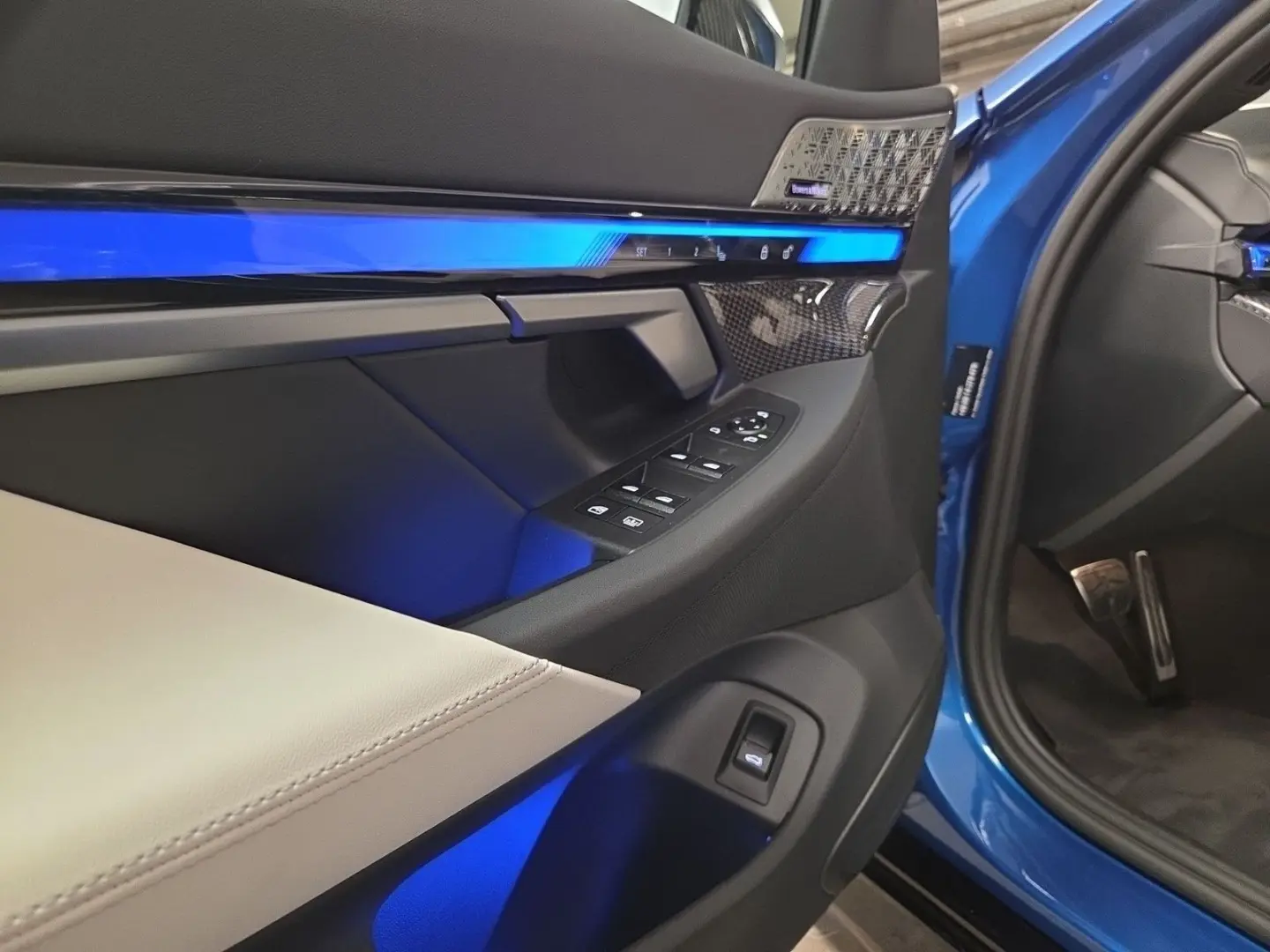 550e xDrive Sonderlack PanoDach M-SportPro M-Sha