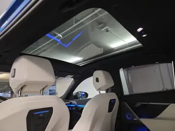 550e xDrive Sonderlack PanoDach M-SportPro M-Sha