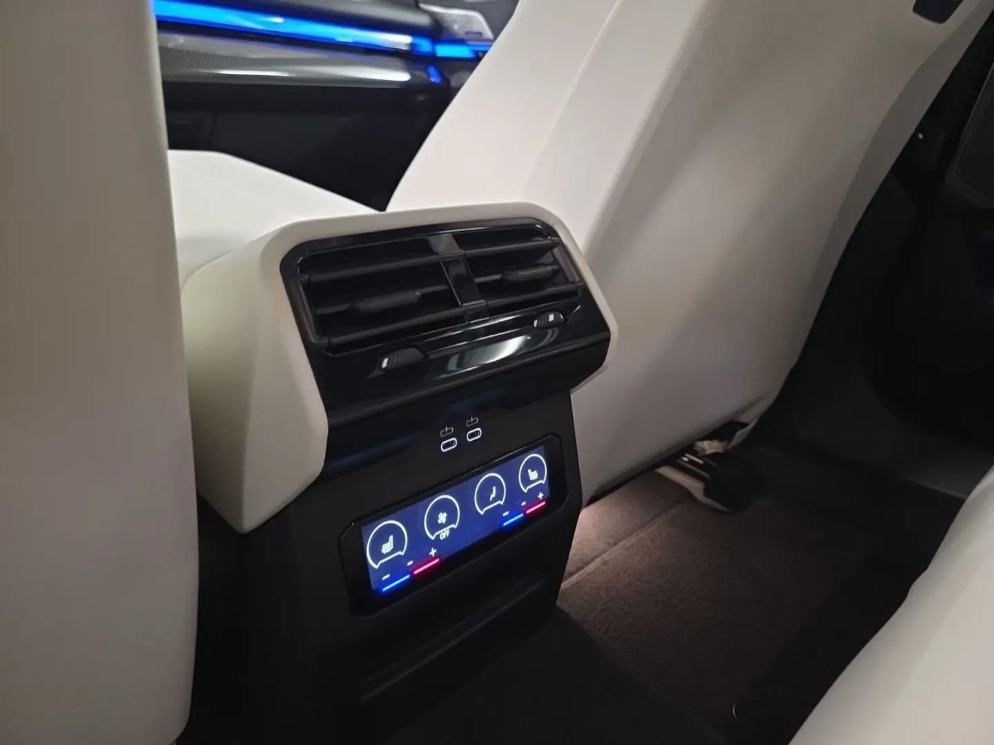 550e xDrive Sonderlack PanoDach M-SportPro M-Sha