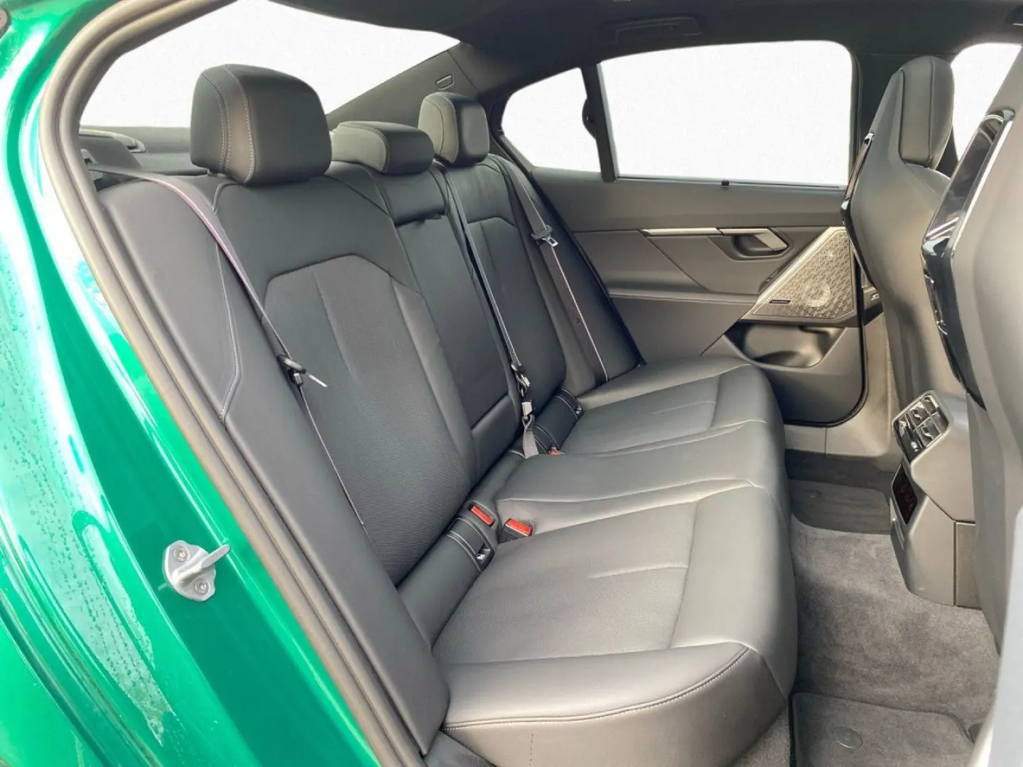 M5 Lim DA PA-Prof HUD B&W Sitzbel Pano Ad-LED 21