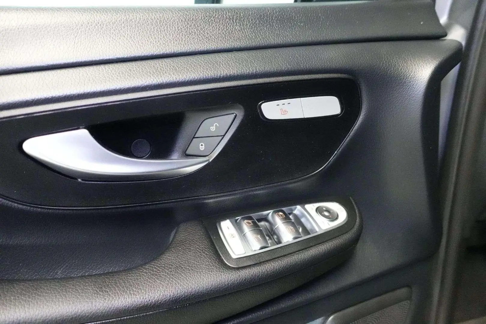 V 220 CDI kompakt Aut. Klimaaut. Sitzhzg. Navi A