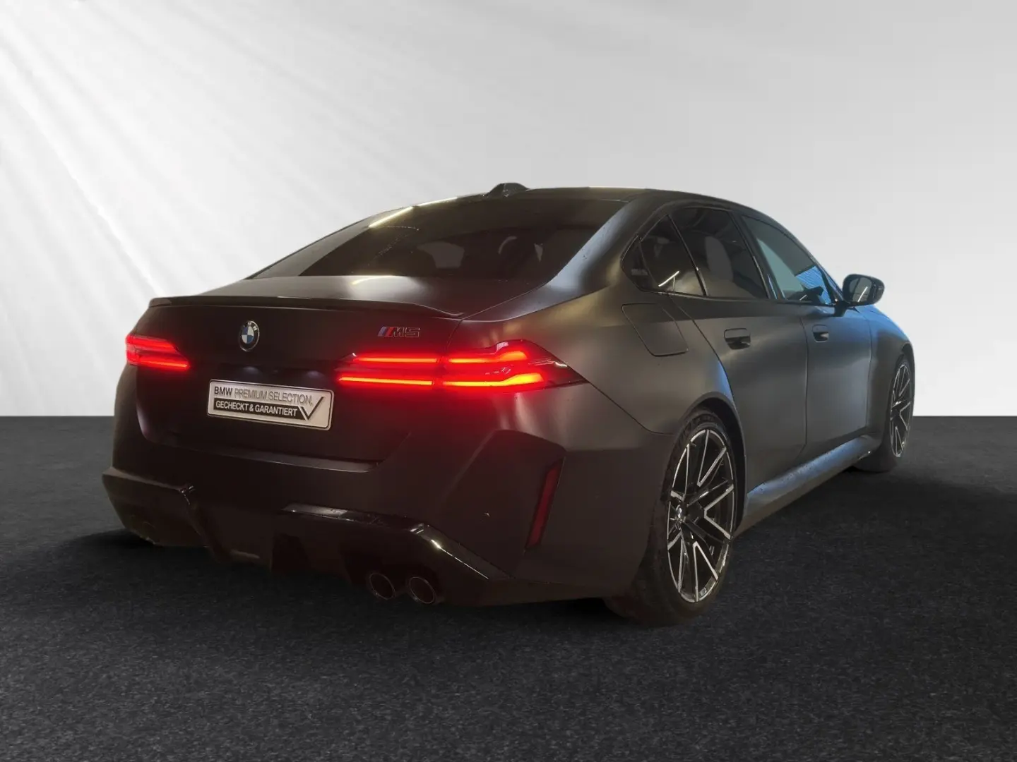 M5 Limousine  € 1.190 Zubehörbonus Frozen Black