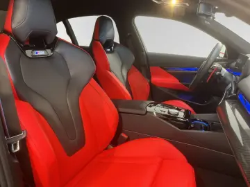 M5 Limousine  € 1.190 Zubehörbonus Frozen Black