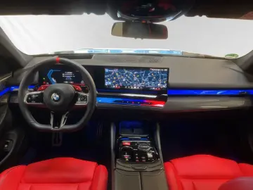 M5 Limousine  € 1.190 Zubehörbonus Frozen Black