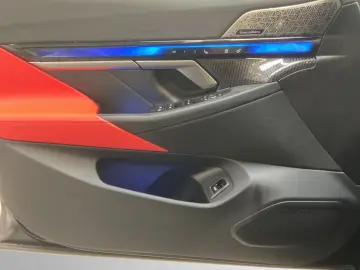 M5 Limousine  € 1.190 Zubehörbonus Frozen Black