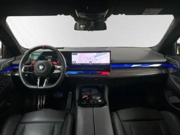 M5 Limousine  € 1.190 Zubehörbonus M Driver'Pack