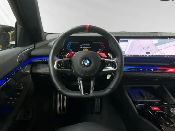 M5 Limousine  € 1.190 Zubehörbonus M Driver'Pack