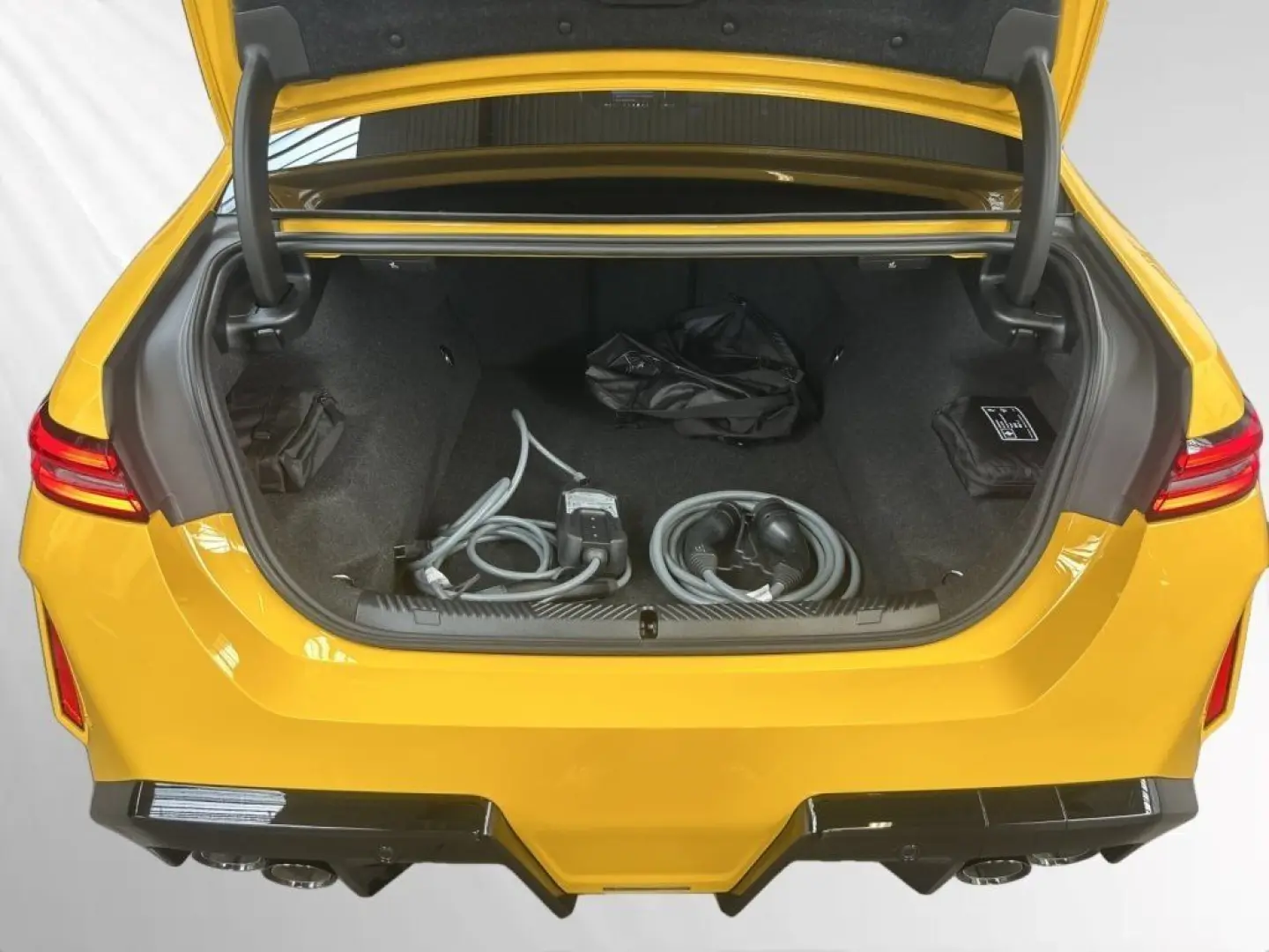 M5 Limousine  € 1.190 Zubehörbonus M Driver'Pack