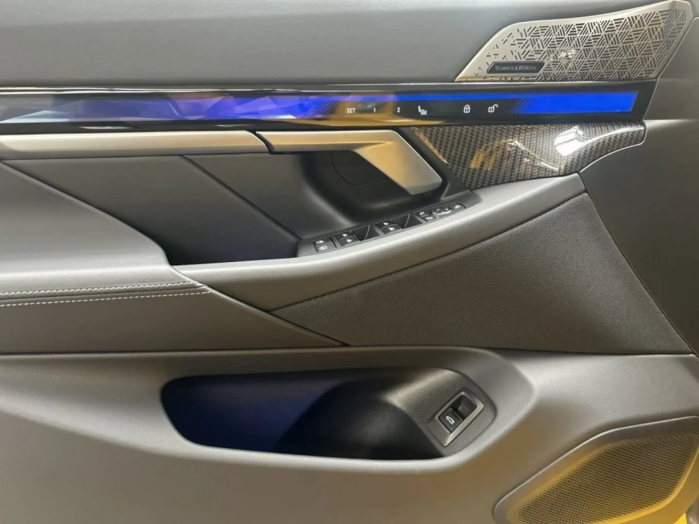 M5 Limousine  € 1.190 Zubehörbonus M Driver'Pack