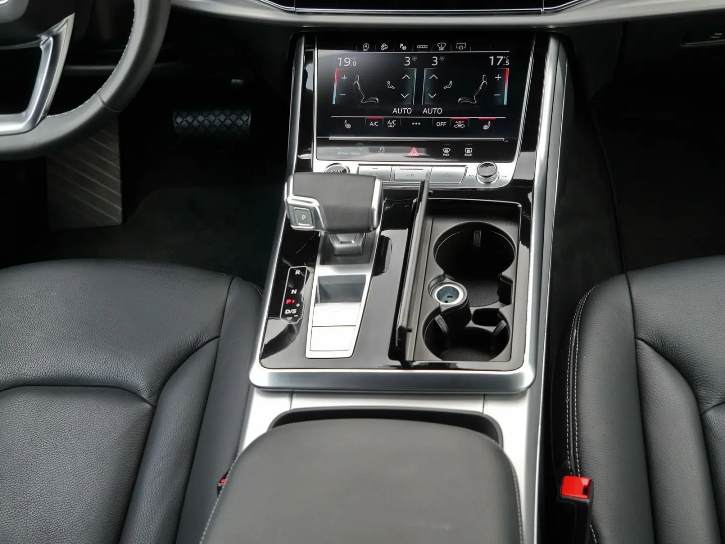 Q8 55 TFSI qu. S line (Ext) AHK Matrix HuD Air