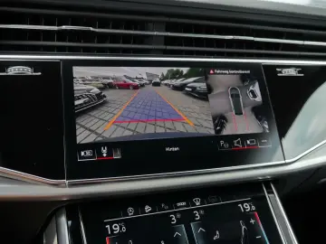 Q8 55 TFSI qu. S line (Ext) AHK Matrix HuD Air