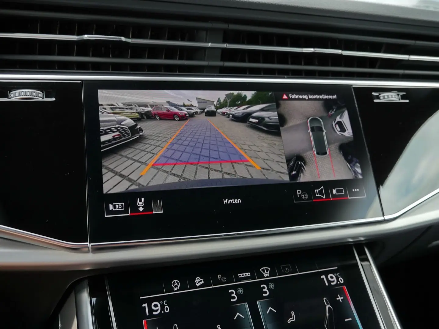 Q8 55 TFSI qu. S line (Ext) AHK Matrix HuD Air