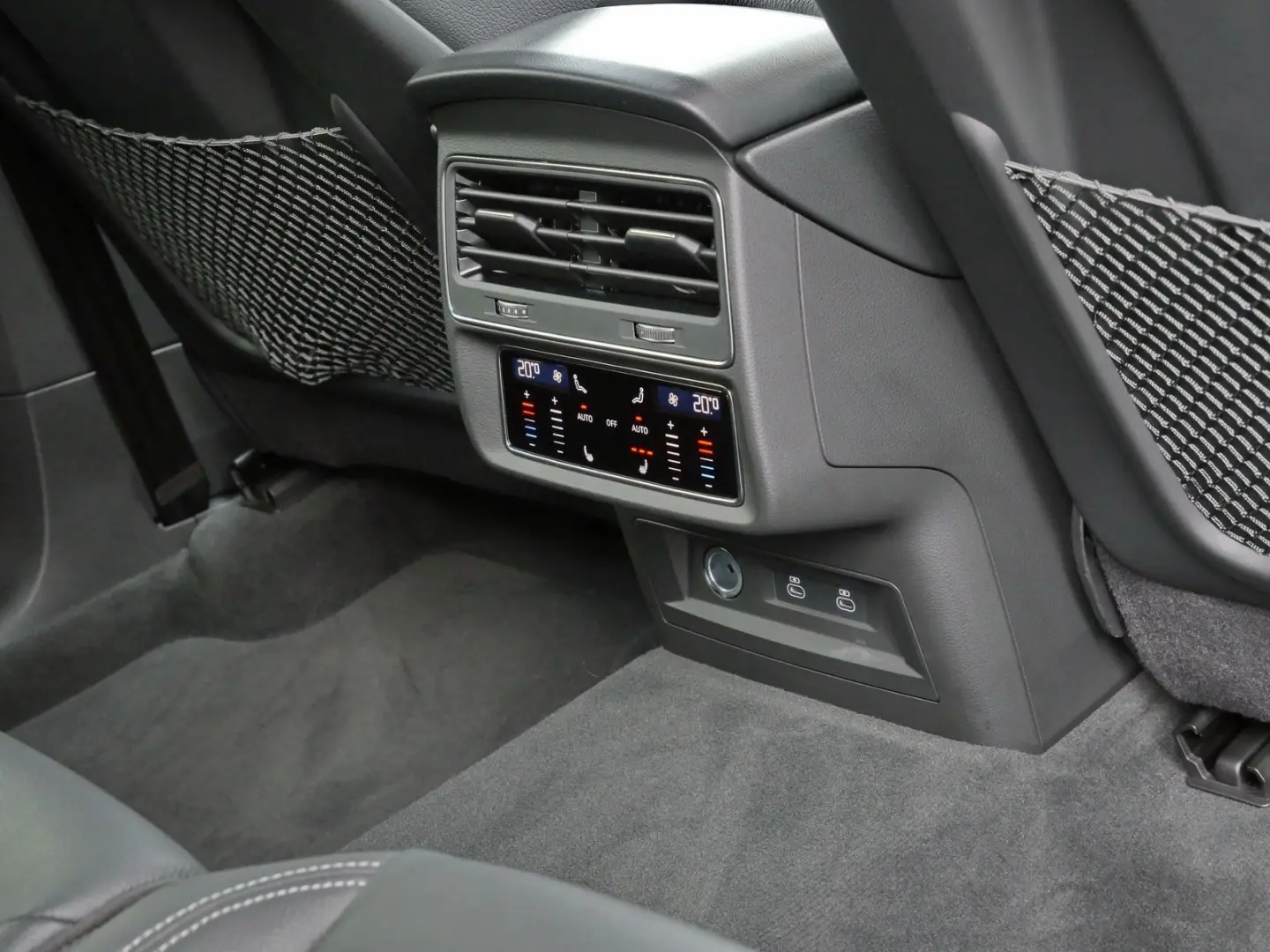 Q8 55 TFSI qu. S line (Ext) AHK Matrix HuD Air