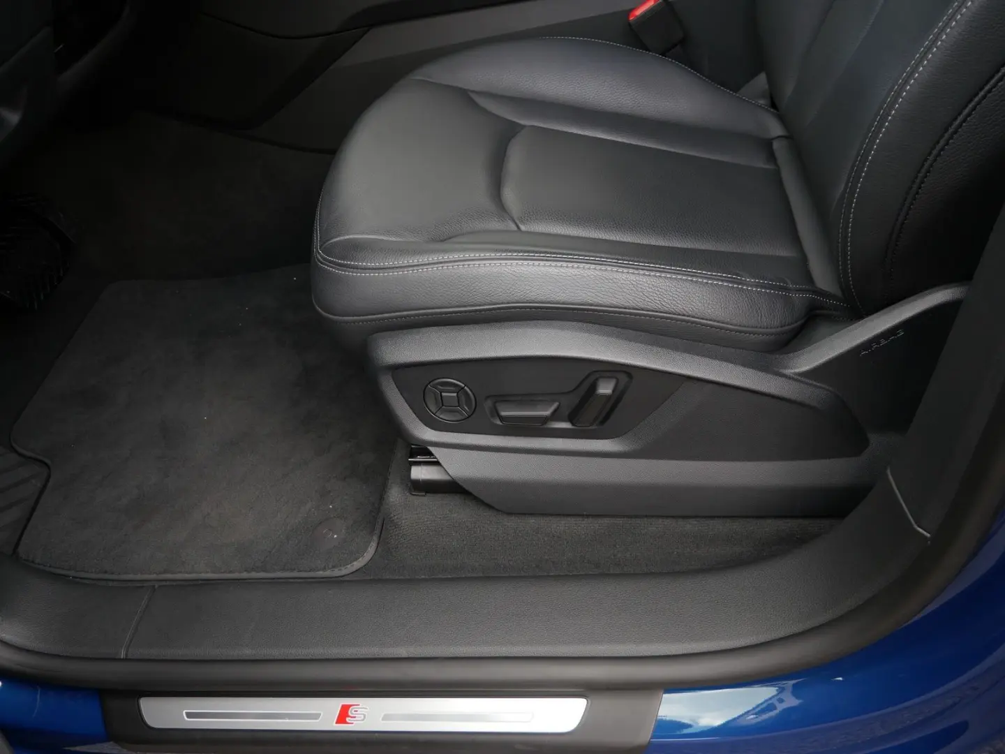 Q8 55 TFSI qu. S line (Ext) AHK Matrix HuD Air