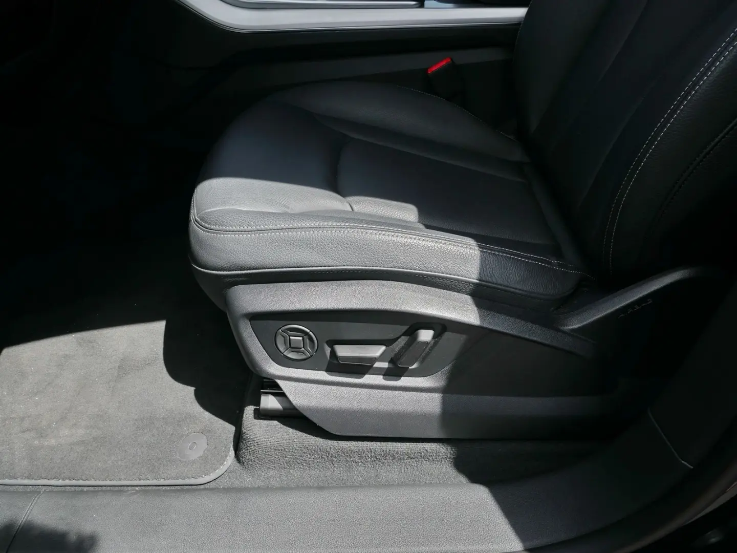 Q8 55 TFSI quattro S line air Tour 360  Matrix