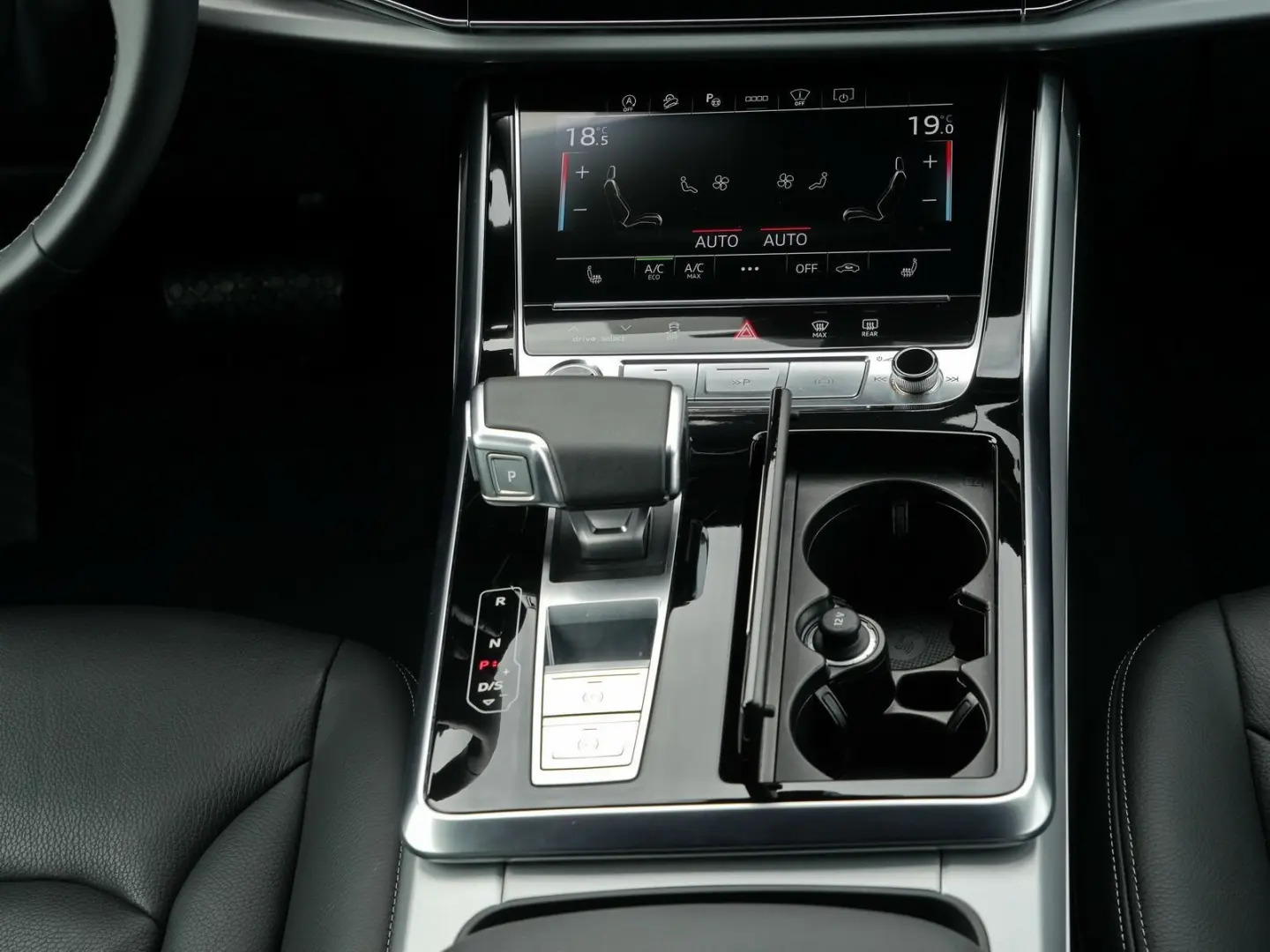 Q8 55 TFSI qu. S line (Ext) AHK Matrix HuD Air