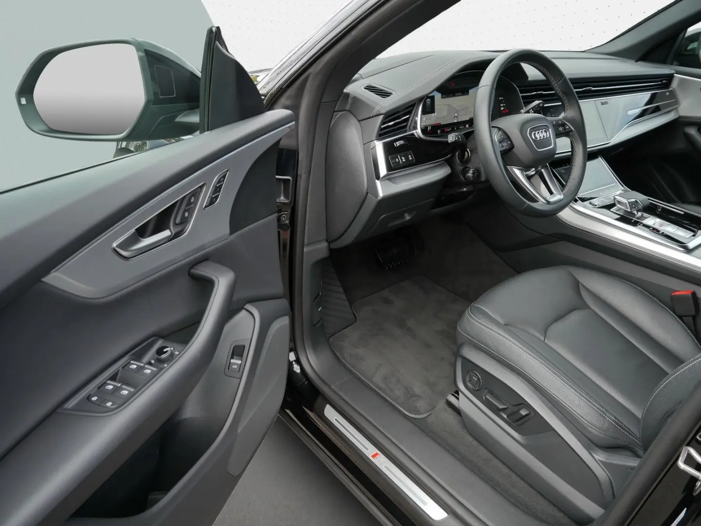 Q8 55 TFSI qu. S line (Ext) AHK Matrix HuD Air