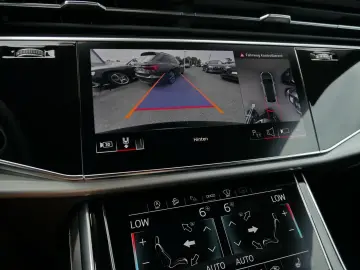 Q8 55 TFSI qu. S line (Ext) AHK Matrix HuD Air