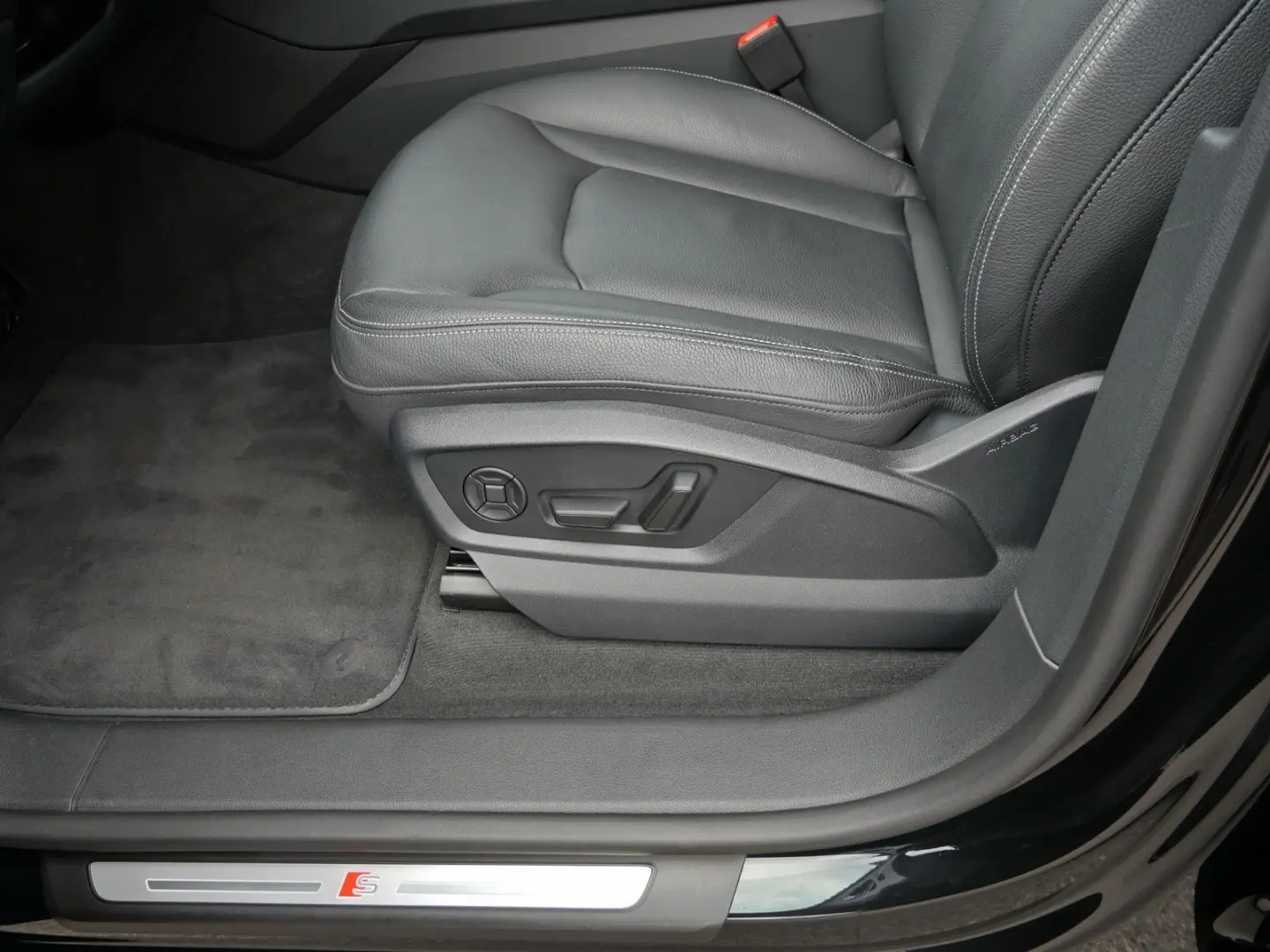 Q8 55 TFSI qu. S line (Ext) AHK Matrix HuD Air