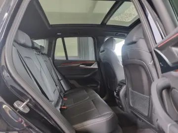 X3 M40d PANO AHK LED KAMERA LEDER HIFI DAB KESSY