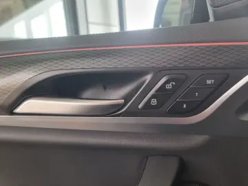 X3 M40d PANO AHK LED KAMERA LEDER HIFI DAB KESSY