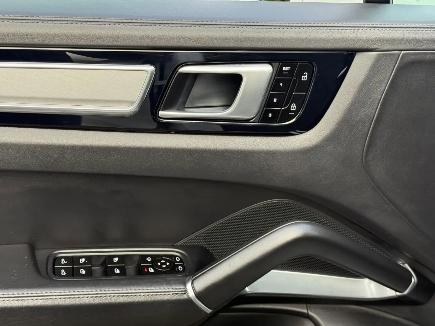 Cayenne Coupe Turbo EXCKLUSIVE APPROVED LUFT AHK