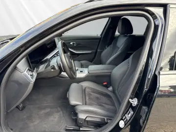 320 d Touring M Sport Panorama HUD Kamera SHZ BT