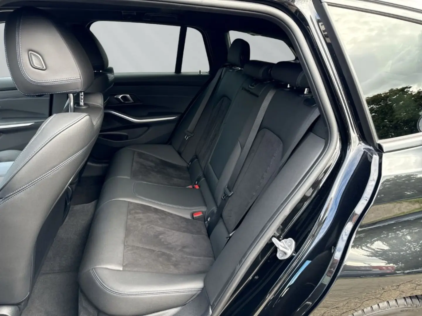 320 d Touring M Sport Panorama HUD Kamera SHZ BT