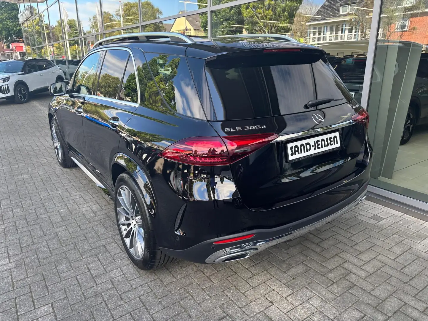 GLE 300 d 4M AMG Line Pano AHK Burm Fahreras 21