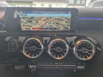 A220d AUTO MULTIBEAM MBUX KAMERA BURMESTER ACC