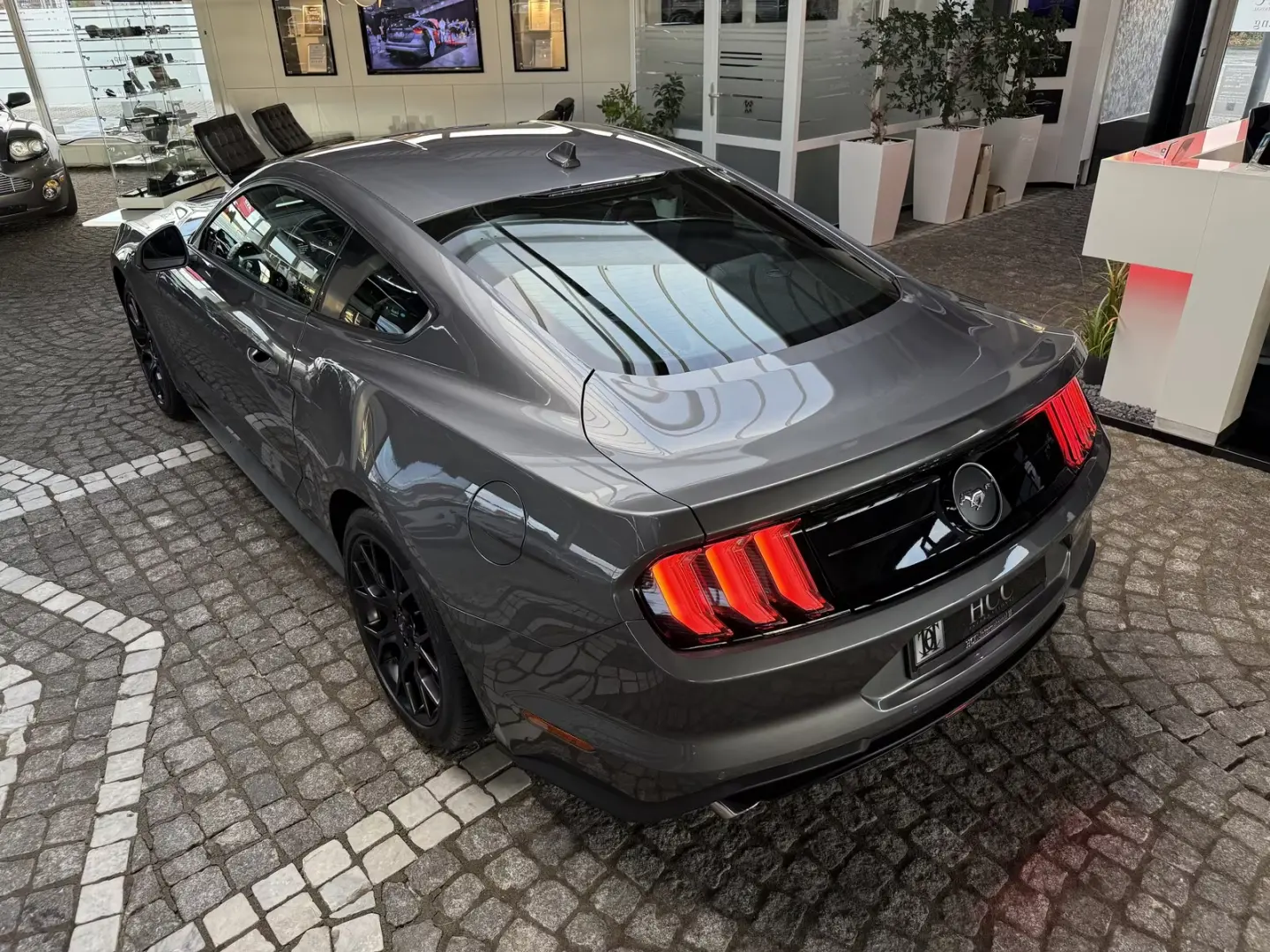 Ford Mustang 2 3 EcoBoost Autom. Neuwertig   Garantie