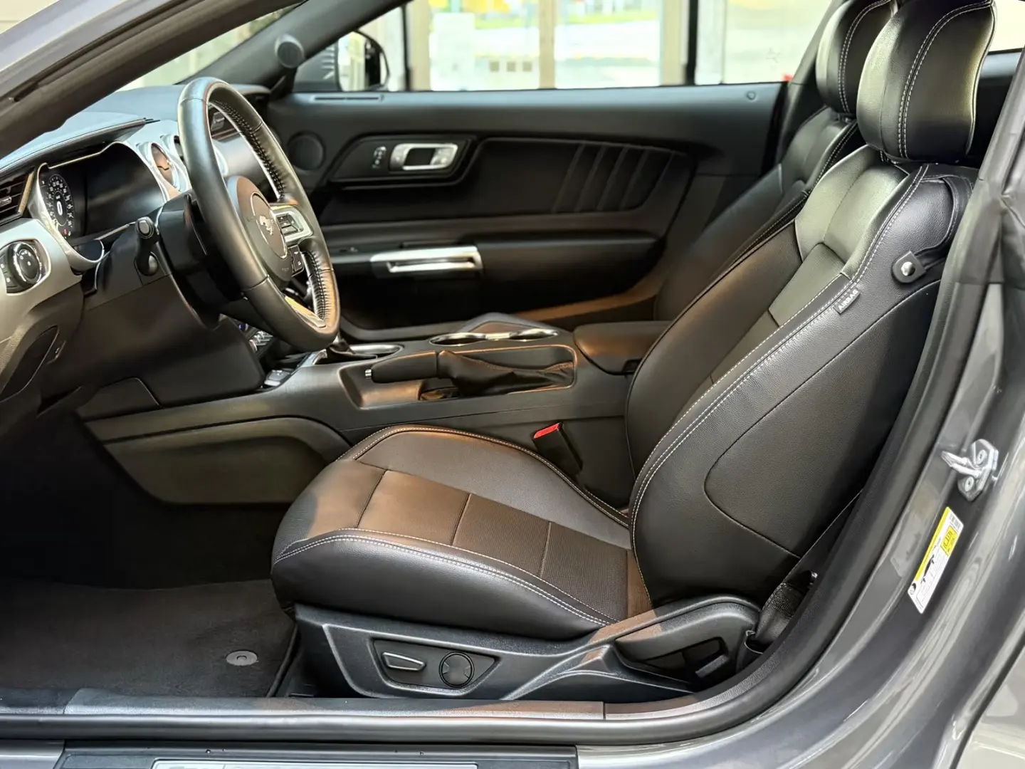 Ford Mustang 2 3 EcoBoost Autom. Neuwertig   Garantie