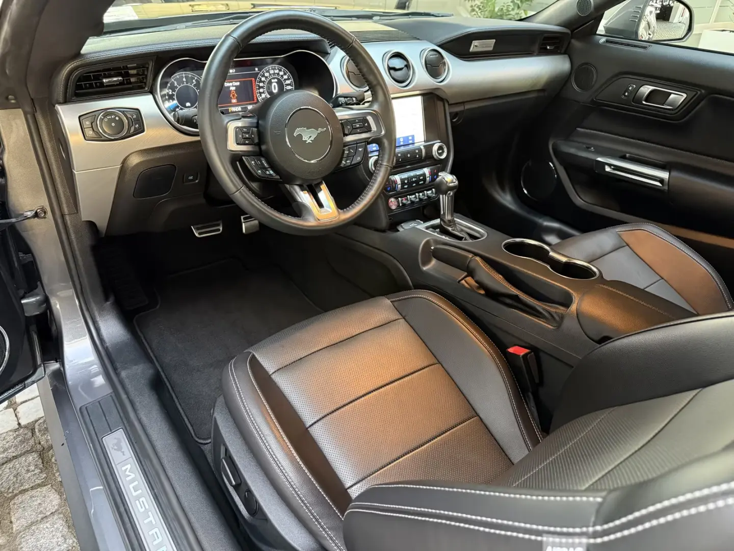 Ford Mustang 2 3 EcoBoost Autom. Neuwertig   Garantie