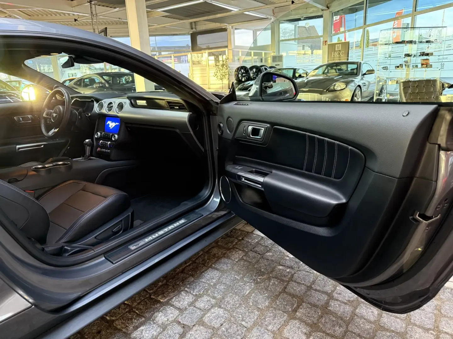 Ford Mustang 2 3 EcoBoost Autom. Neuwertig   Garantie