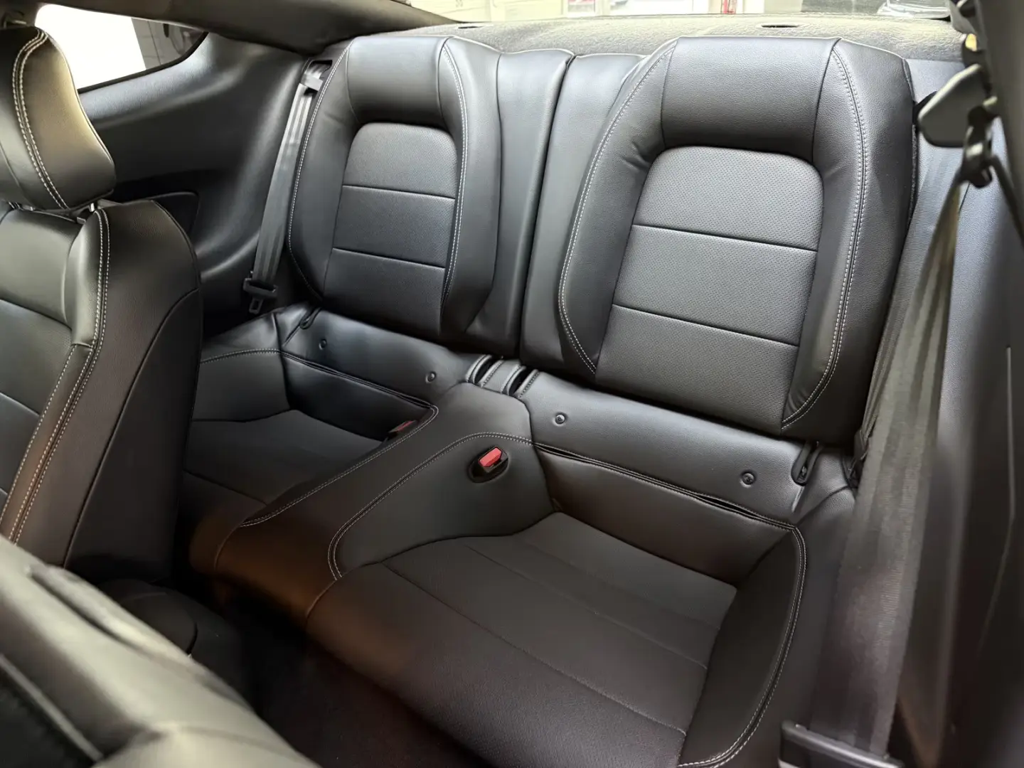 Ford Mustang 2 3 EcoBoost Autom. Neuwertig   Garantie