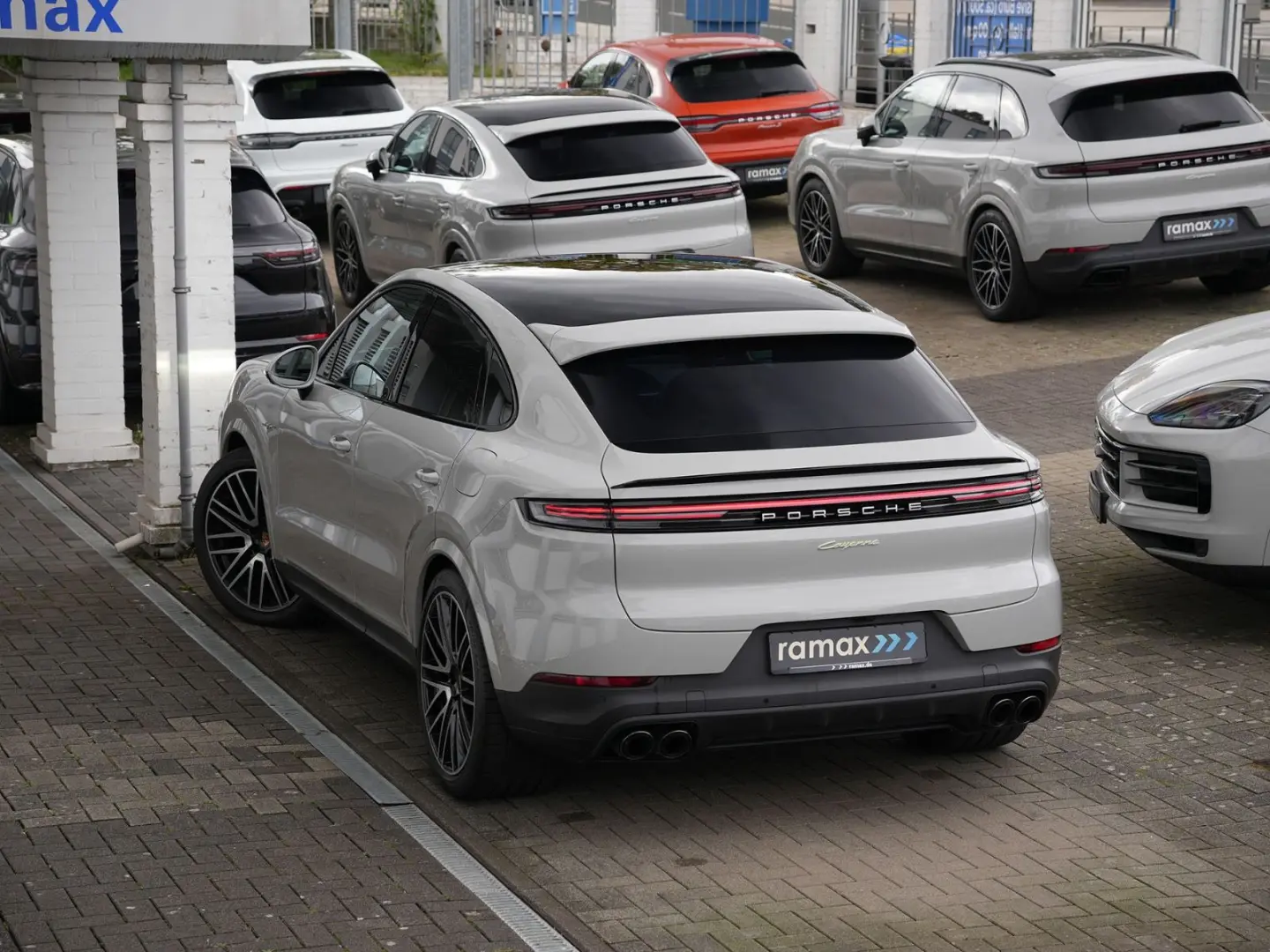 E-Hybrid Coupé INNODRIVE-PANO-SPORTABGAS-22TURBO