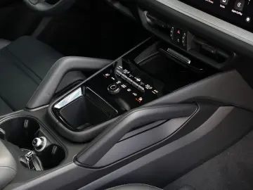 E-Hybrid Coupé INNODRIVE-PANO-SPORTABGAS-22TURBO